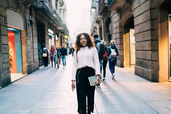 Happy African American Female Casual Clothes Beret Backpack Walking Narrow — Stock Photo, Image