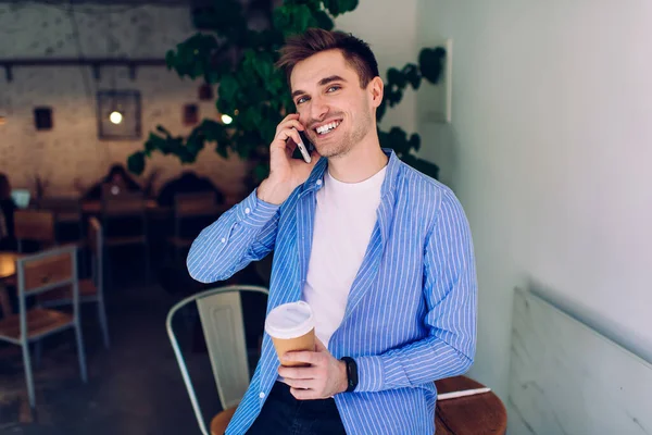 Cheerful Young Man Casual Wear Coffee Looking Camera Talking Smartphone — Stock Photo, Image