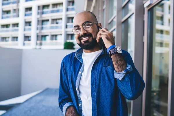 Half Length Portrait Successful Turkish Entrepreneur Classic Glasses Provide Eyes — Stock Photo, Image