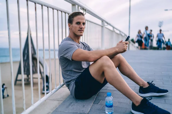 Portrait Handsome Male Athlete Resting Workout Using Smartphone Chatting Sending — Stock Photo, Image