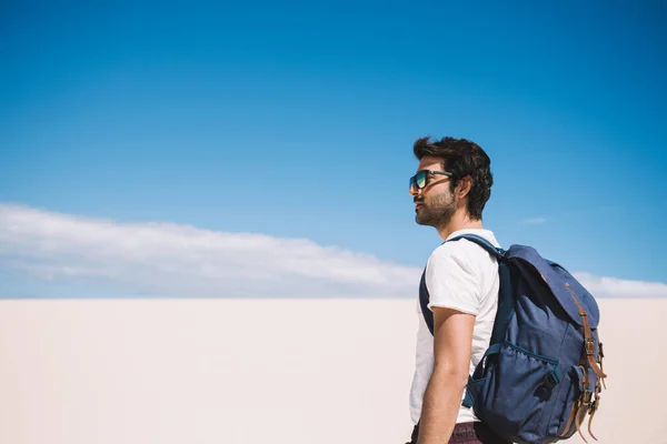 Mannelijke Reiziger Genieten Van Een Prachtig Landschap White Sands Nationaal — Stockfoto