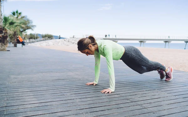 Experienced Caucasian Girl Enjoying Coastline Morning Workout Doing Push Plank — Stock Photo, Image