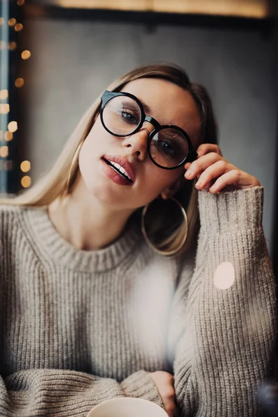 Retrato Media Longitud Atractiva Chica Hipster Gafas Moda Para Protección — Foto de Stock