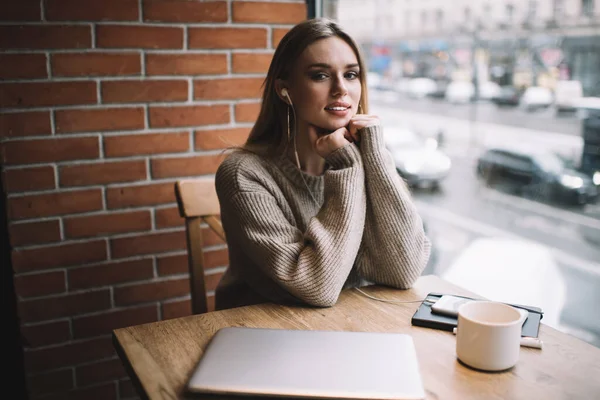 Portrait Attractive Caucasian Freelancer Listening Informative Audio Record Distance Working — Stock Photo, Image