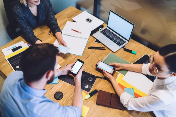 Van Boven Volwassen Wazig Gewas Collega Formele Kleding Bespreken Tijdens — Stockfoto