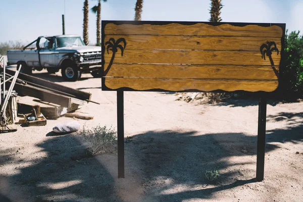 Old Vintage American Car Parked Sign Palms United States America — Stock Photo, Image