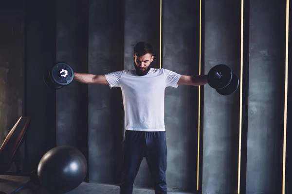 Serious Athlete White Shirt Effort Lifting Weights Experiencing Stress Training — Stock Photo, Image