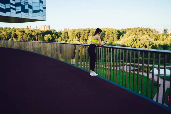 Sports Women Activewear Headphones Having Bread Cardio Workout Outdoors Morning — Stock Photo, Image