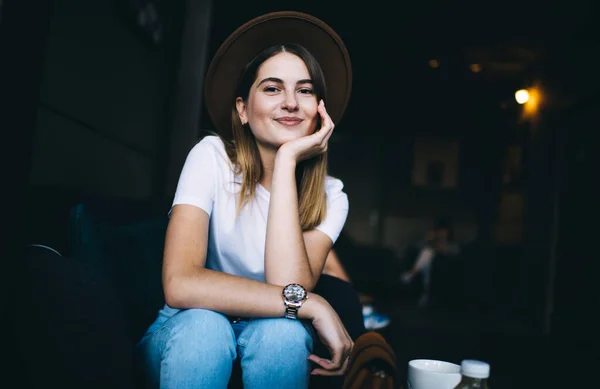 Young Caucasian Female Hipster Girl Trendy Apparel Hat Sitting Cafe — Stock Photo, Image
