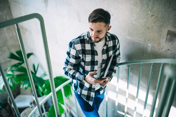 Guy Looking Away Thinking While Standing Stairs Holding Laptop Browsing — Stock Photo, Image
