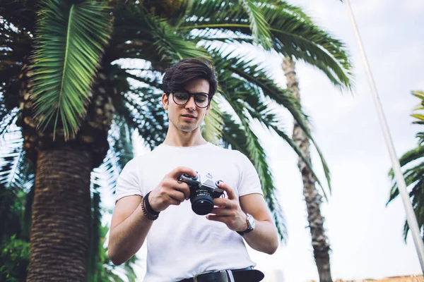 Serious Caucasian Male Tourist Satisfied Photos Trip Explore Urban Settings — Stock Photo, Image