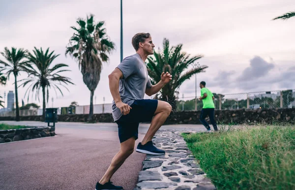 Corredor Masculino Fuerte Ropa Deportiva Que Hace Pasos Que Respira — Foto de Stock