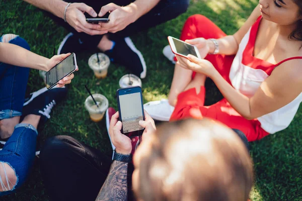 Cropped Image Male Female Millennial Users Connecting Wireless Modern Smartphone — Stock Photo, Image