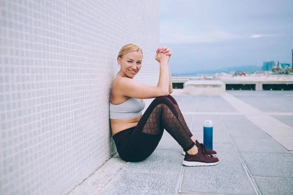 Portrait Cheerful Female Runner Dressed Sportive Tracksuit Enjoying Rest Time — Stock Photo, Image