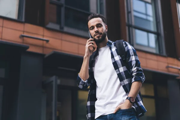 Content Bearded Hipster Male Casual Clothes Backpack Talking Smartphone City — Stock Photo, Image