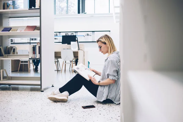 Side View Smart Lady Glasses Sitting Floor Bookcase Reading Interesting — стоковое фото