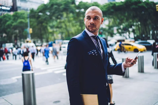 Successful Manager Navy Blue Suit Standing Folder Smartphone While Looking — Stock Photo, Image