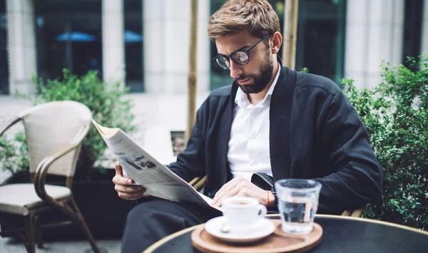 Serious Bearded Well Dressed Businessman Eyeglasses Reading Last News Newspaper — Stock Photo, Image