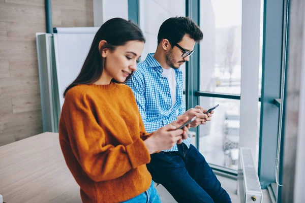 Caucasian Millennials Using Modern Cellphones Sharing Media Files Bluetooth Connection — Stock Photo, Image