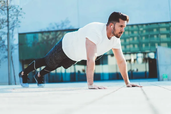 Experienced Caucasian Guy Enjoy Morning Workout Doing Push Plank Exercises — Stock Photo, Image