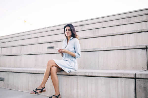 Portrait Confident Caucasian Woman 30S Casual Wear Holding Mobile Phone — Stock Photo, Image