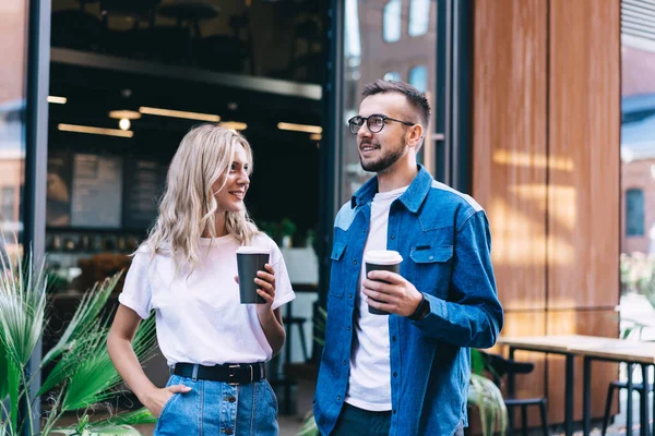 Happy Young Man Eyeglasses Cheerful Blond Woman Holding Cups Coffee — Stock Photo, Image