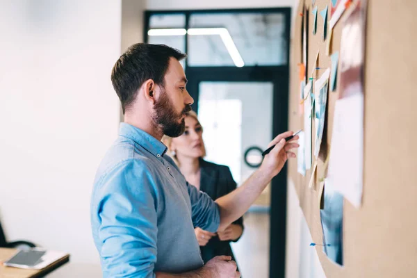 Side View Smart Concentrated Executive Entrepreneur Discussing New Project Colleague — Stock Photo, Image