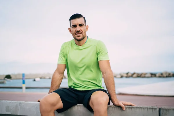 Portrait Muscular Male Jogger Years Old Looking Camera Workout Break — Stock Photo, Image