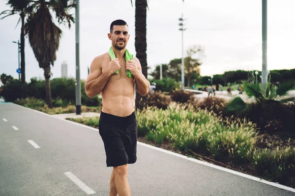 Shirtless Male Runner Posing Daytime Cardio Workout Reaching Bodybuilding Goals — Stock Photo, Image