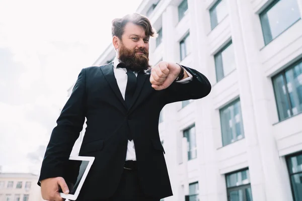 Confident Young Man Formal Clothing Beard Carrying Laptop Checking Watch — 图库照片