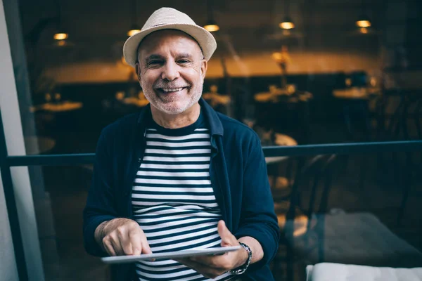 Portrait Happy Caucaisan Blogger Retirement Holding Digital Tablet Hands Smiling — 스톡 사진