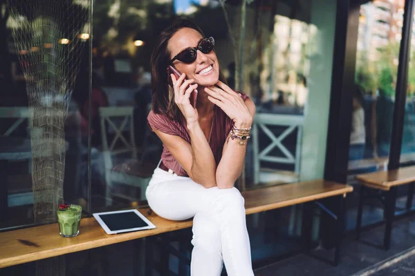 Positive Middle Aged Woman Trendy Outfit Bracelets Smiling Talking Mobile — Stock Photo, Image