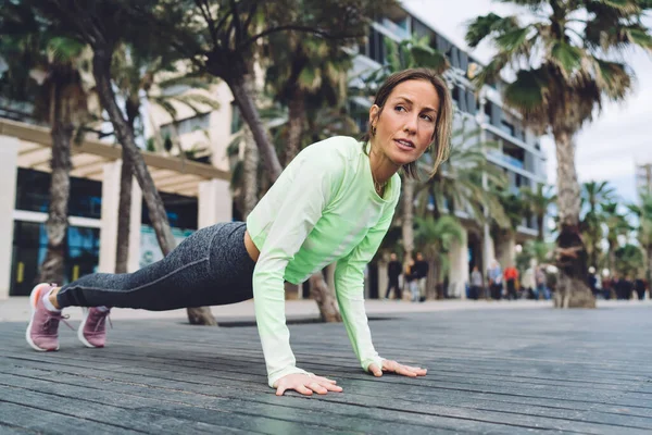 Muscular Female Athlete Dressed Stylish Tracksuit Doing Plank Exercises Morning — Stock Photo, Image