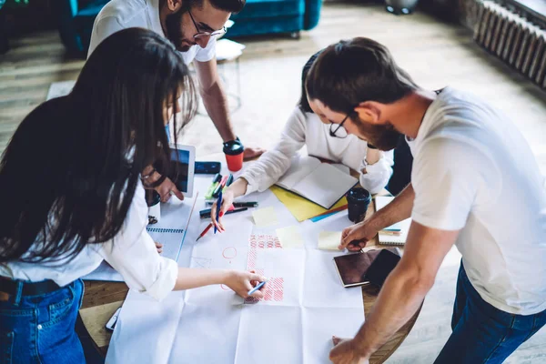 Group Young Diverse Coworkers Casual Outfit Looking Papers Table Making — Stock Fotó