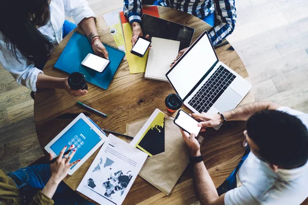 Group Unrecognizable Busy Colleagues Folders Documents Takeaway Coffee Working Together — Stock fotografie