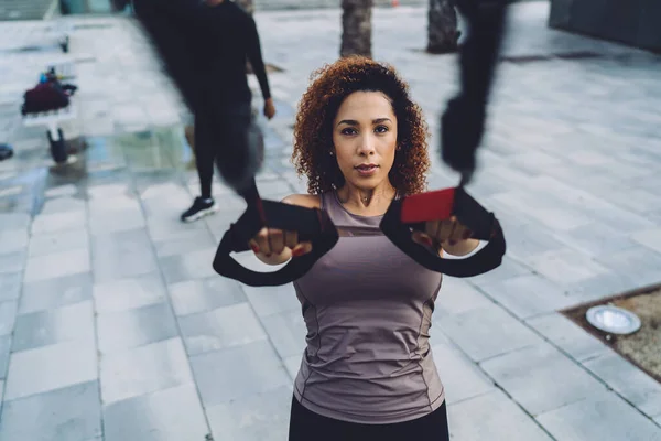 Визначена Темношкіра Жінка Робить Вправи Мотивовані Цілями Схуднення Щоб Скинути — стокове фото