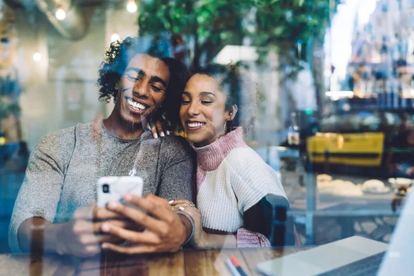 Glass Cheerful African American Couple Casual Clothes Sitting Wooden Table — Stock Photo, Image