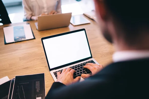 Van Bovenaf Bekijken Van Gewas Anonieme Mannelijke Ondernemer Formele Slijtage — Stockfoto