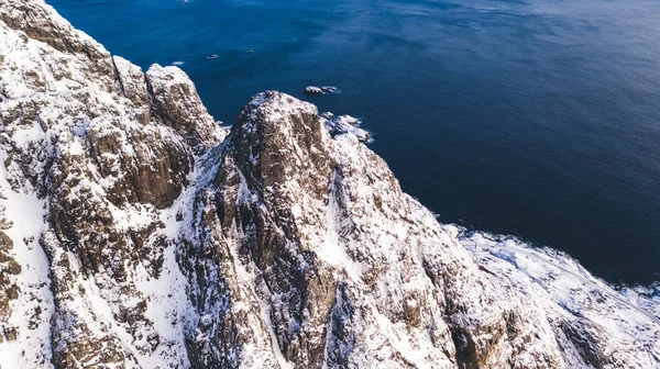 Impresionante Vista Pájaro Majestuosas Montañas Fiordos Cubiertas Nieve Invierno Vista —  Fotos de Stock