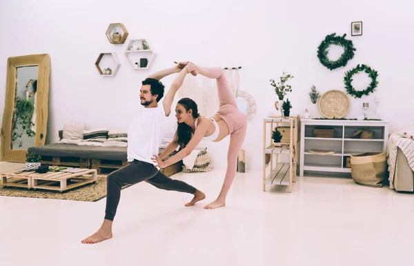 Full Body Fit Barefoot Friends Activewear Exercise Partner Yoga Ποζάρουν — Φωτογραφία Αρχείου