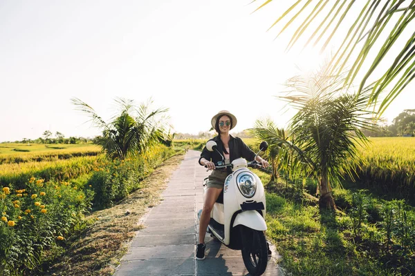 Portrait Happy Female Tourist Casual Clothing Smiling Camera Sitting Rented — Stock Photo, Image