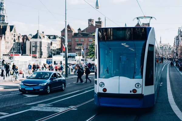 Stadsbild Trafiken Med Spårvagn Och Bil Framsidan Och Fotgängare Trottoaren — Stockfoto