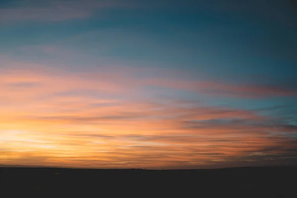 Από Κάτω Από Την Υπέροχη Θέα Του Υπέροχου Ηλιοβασιλέματος Στο — Φωτογραφία Αρχείου
