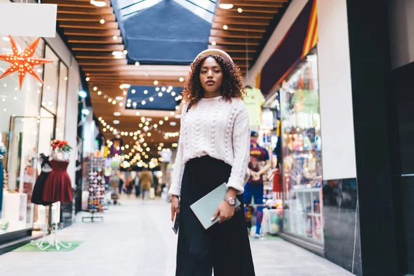 Half Length Portrait Trendy Dressed African American Female Standing Shopping — Stock Photo, Image