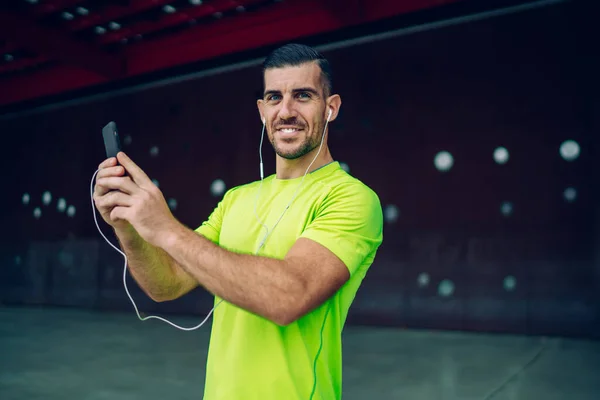 Happy Sport Blogger Shooting Video Vlog Condividere Consigli Allenamento Sui — Foto Stock