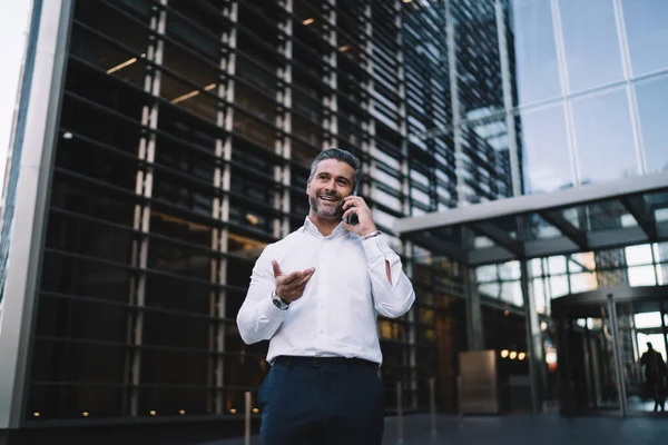 Successful Male Employee Connecting Roaming Making Business Smartphone Communication Enjoying — Stock Photo, Image