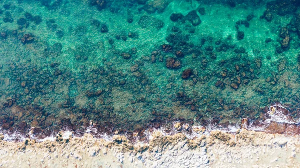 Desde Arriba Pintoresca Vista Fondo Texturizado Sereno Océano Verde Con —  Fotos de Stock