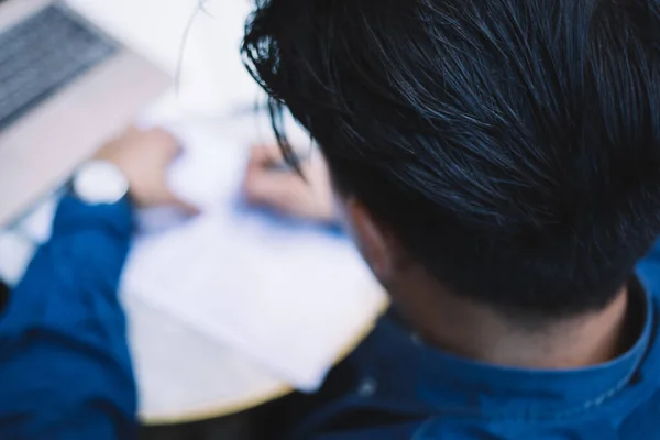 Back View Crop Anonymous Brunet Employee Taking Note Paper Netbook — Stock Photo, Image