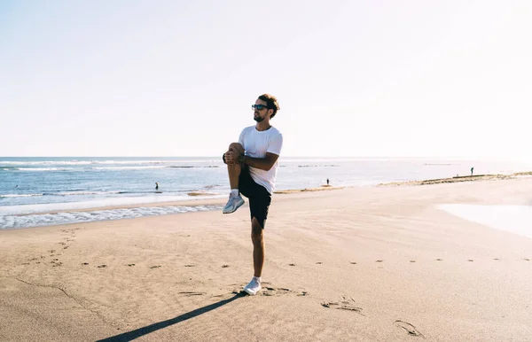 Cuerpo Completo Joven Delgado Hombre Con Barba Ropa Deportiva Gafas — Foto de Stock