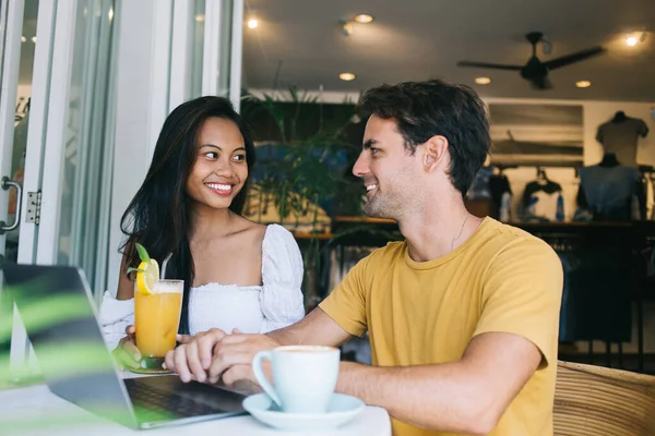 Smiling Male Female Multiracial Friends Having Positive Conversation Online Project — Stock Photo, Image